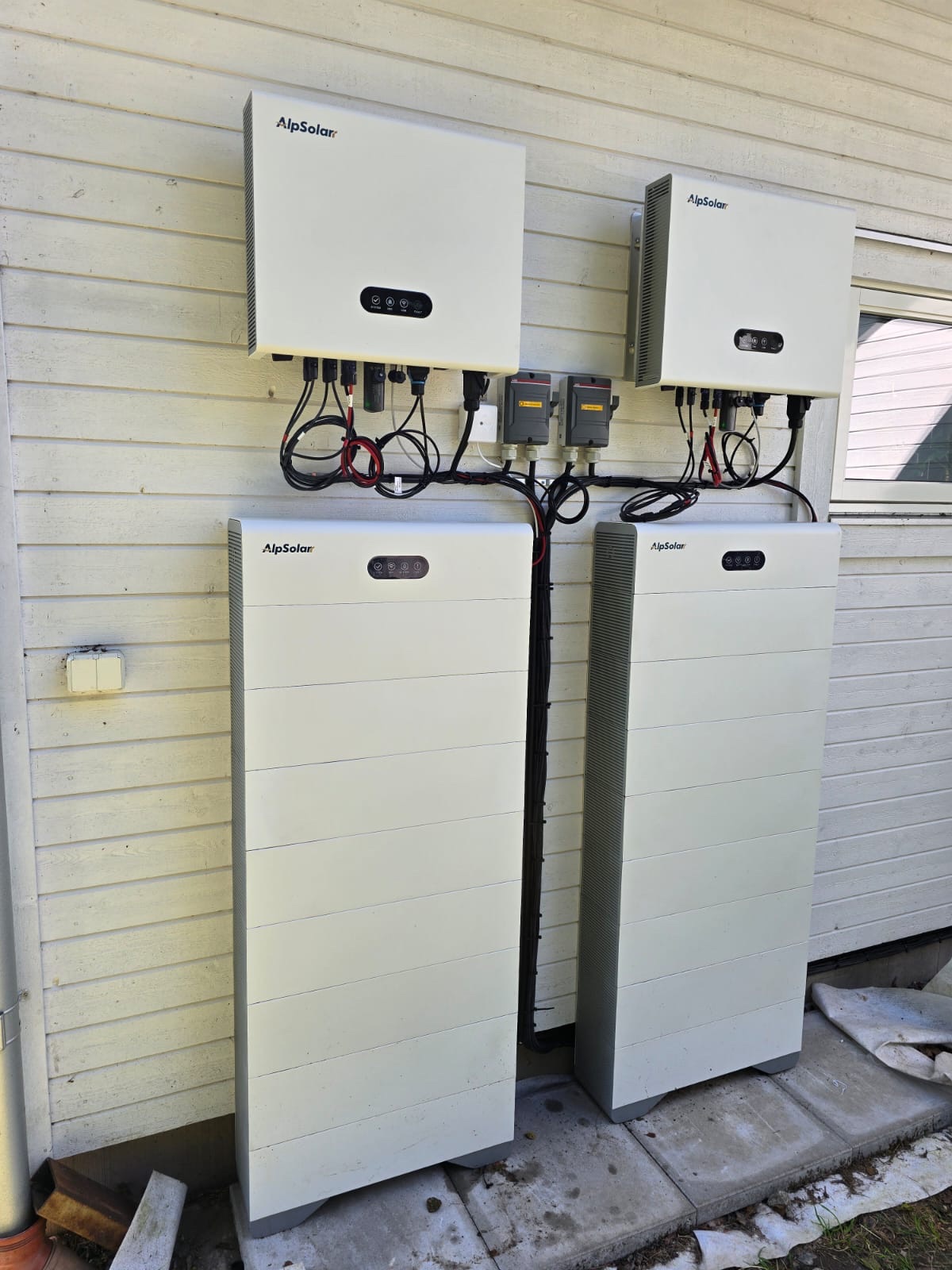 <strong>2 COMO H2 Battery + 2 ROSA T2 Inverter Home Energy Storage Project in Sweden</strong>